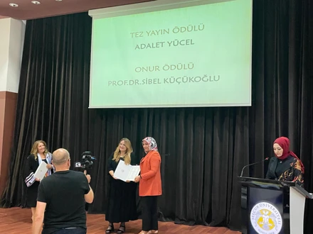 Sağlık Bilimleri Enstitüsü Tarafından Düzenlenen Mezuniyet ve Başarı Ödülleri Töreninde Ödül Alan Öğretim Üyemiz